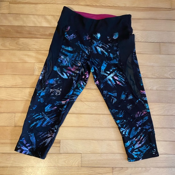 Like New, Cropped cut out leggings - Picture 2 of 5